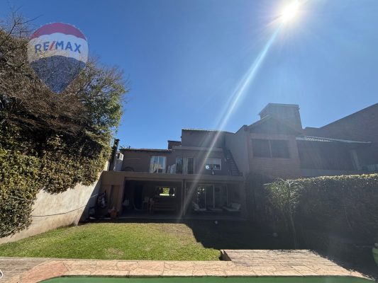 Venta De Casa En San Isidro Con Jardin Y Pileta