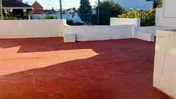 PH/House 3 rooms, large terrace and patio, garage.