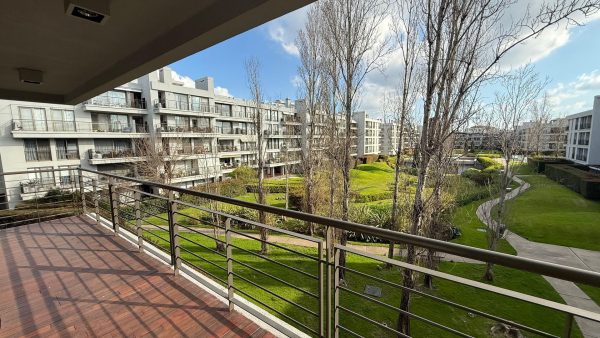 Temporary Studio Rental with Garage – Arboris Las Lomas