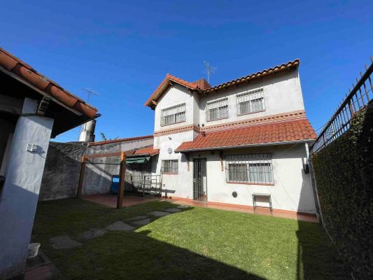 4-room house for sale with patio and garage in Boulogne