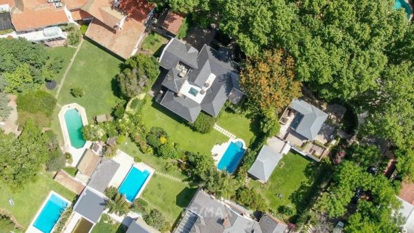 7-room house with pool, park, grill – Beccar