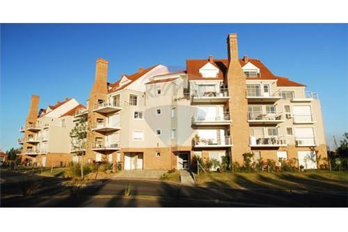 Rent 3-room ground floor with garden, Santa Barbara, furnished