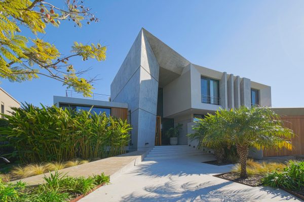 Exclusive Home for Sale El Golf Nordelta Al Agua