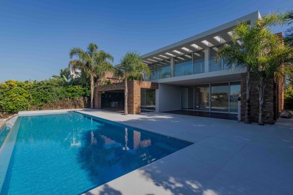 Casa Santa Bárbara venta 9 ambientes lago central