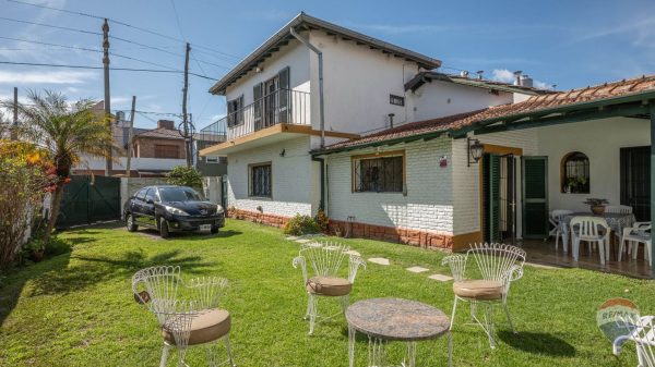 House Sale 4 Bedrooms Unbeatable Location - Martinez