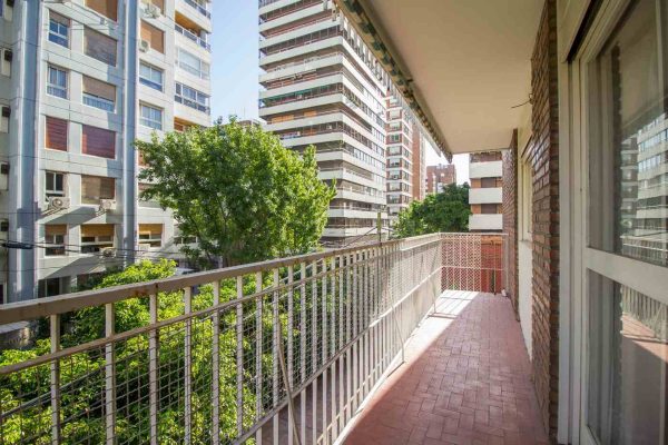 4-room Apartment for Sale in Martinez with annex and balcony