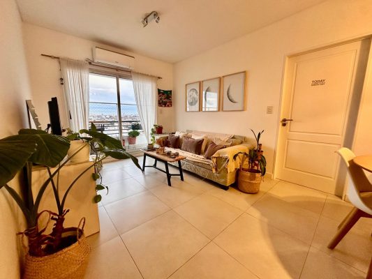Apartment for Sale - 2 Rooms in Olivos - Excellent Condition
