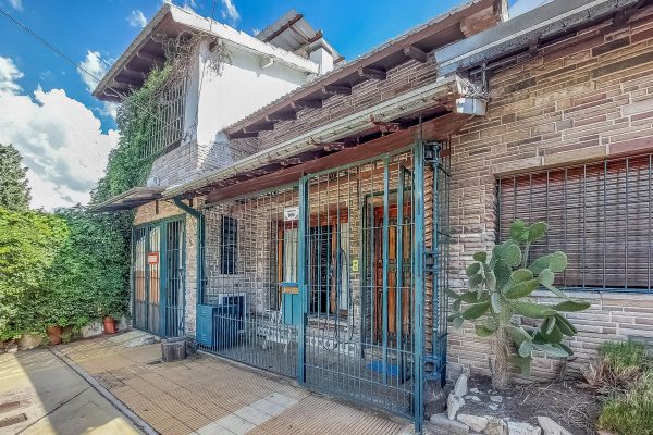 venta casa con patio + departamento 2 amb/ Florida