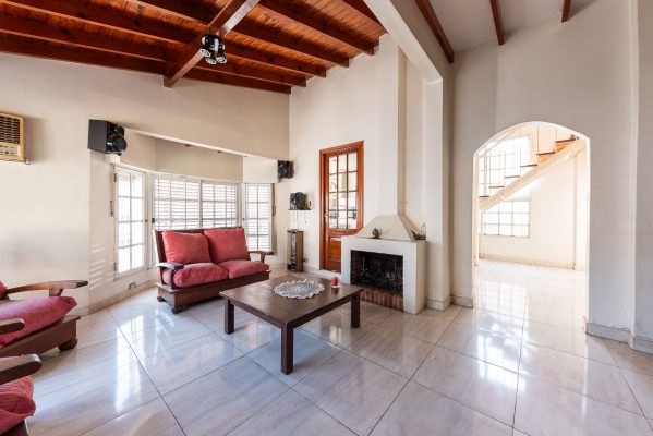 VENTA CASA 5 AMBIENTES + Depto EN VILLA MARTELLI