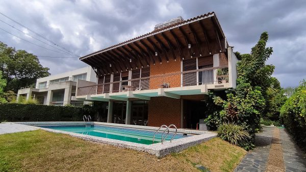 For Sale: Acassuso House, 6 rooms, Peru & Libertador.