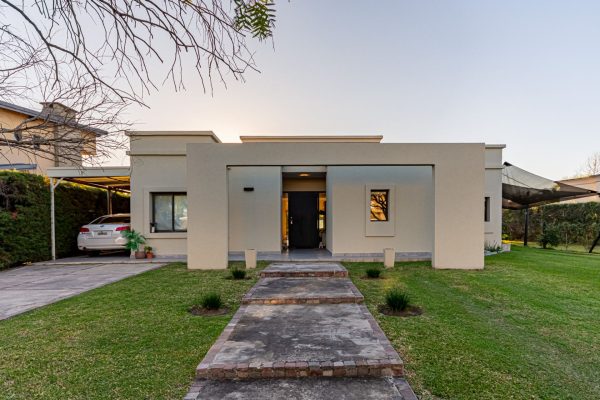 House/pool Internal Lot San Isidro Labrador