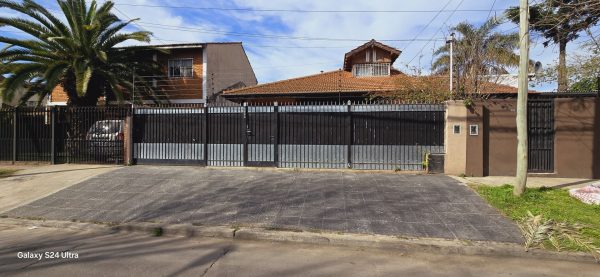 4-Room House with Pool in Beccar – Credit Eligible
