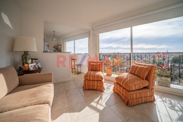 Venta Depto 2 amb con balcón y cochera en Béccar