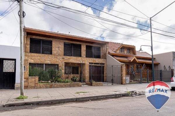 CASA 5 AMB, 8.66 x 37 C/COCHERA Y JARDÍN.
