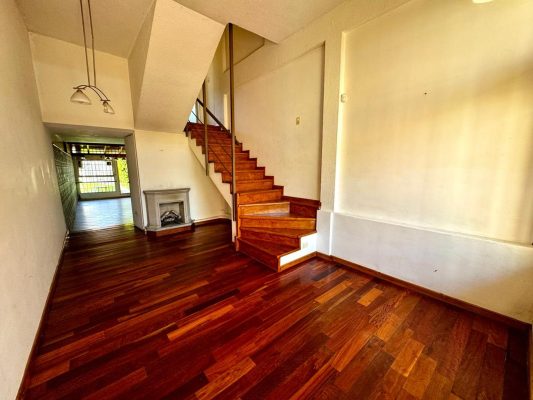 4-room Apartment for Sale in Olivos with Garage, Credit Available