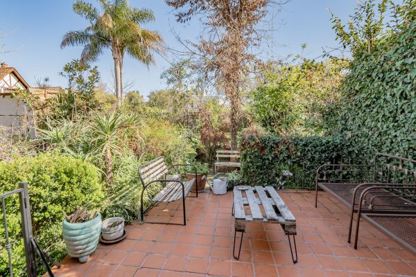 House for sale on own lot, 5 rooms, with garden