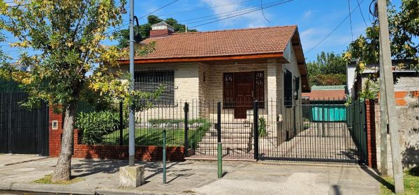 Casa Con Terreno Pileta Y Local Comercial Tigre