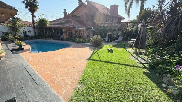 Venta casa 4 dormitorios Martinez Permuta