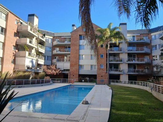 Apartment for Sale: 5 Rooms with Garden and Garage, San Isidro