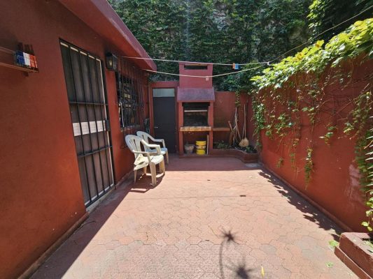 Sale of PH type house San Isidro, 5 rooms, with patio