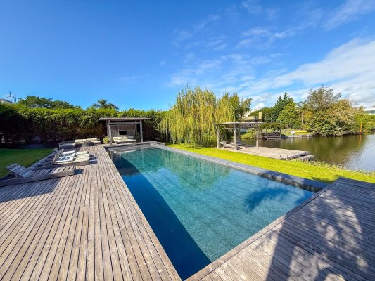 For Rent 5-Room Furnished House with Gym in Castores