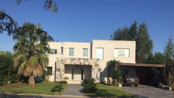 10-room house for rent in Santa Barbara with pool