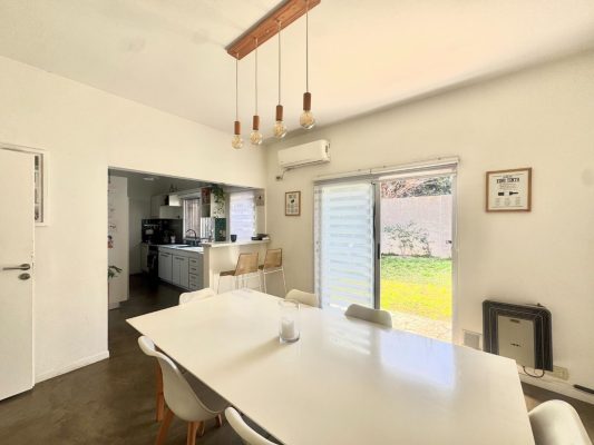 Suspended until October – 5-room house for sale in Olivos
