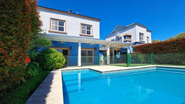House 3 rooms with attic and pool B° Portezuelo Nordelta