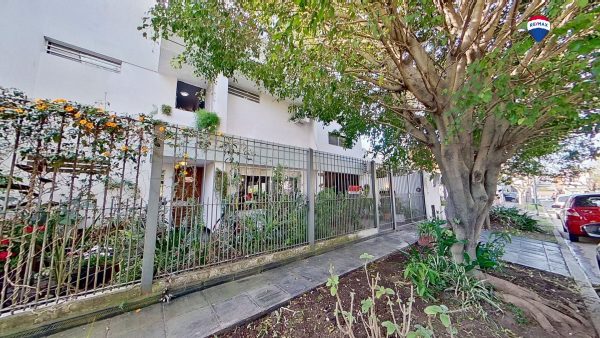 House for Sale, 3 Rooms, Garage & Pool with Rental Income