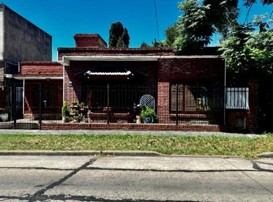 House for sale 5 rooms with garden, Boulogne, San Isidro