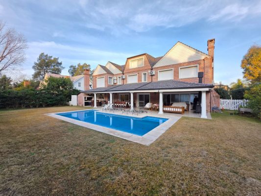 Short-term Rental Lindísima House in Club Newman