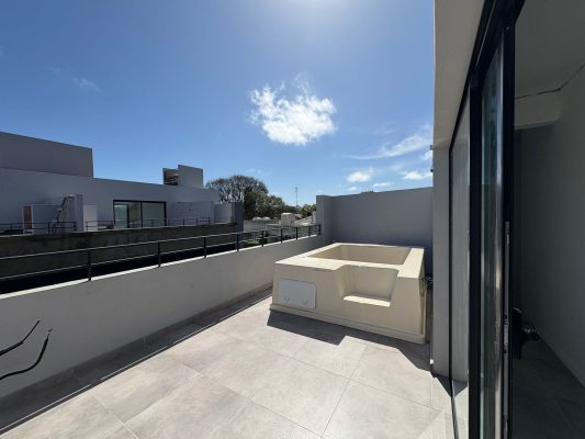 For Sale • Two Houses Ph • 6 Rooms • West Florida