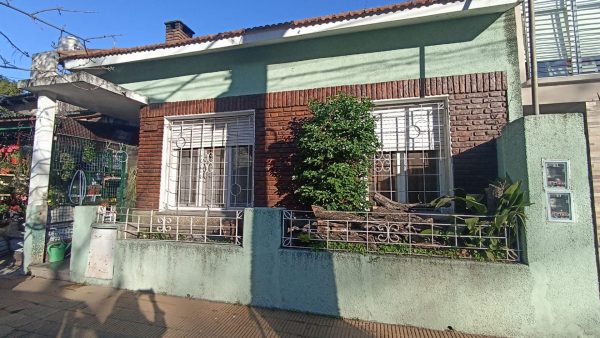 Casa 3 Ambientes - Venta En Olivos Con Gran Jardin
