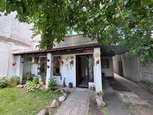 House with Patio and Two Independent Apartments for Sale