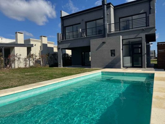 CASA A ESTRENAR + AMARRAS en VILA MARINA II