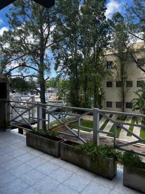 Venta Triplex 5 amb. en Barrio Náutico con amarra