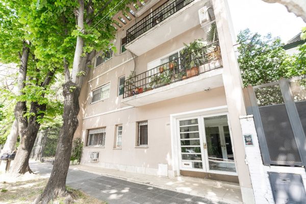 La Lucila. 3 rooms, second floor accessed by stairs.