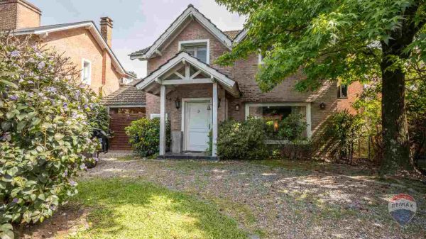 Casa en venta en el Barrio Los Olmos