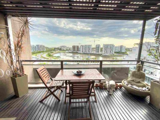 Apartment 3 rooms for sale with balcony and garage