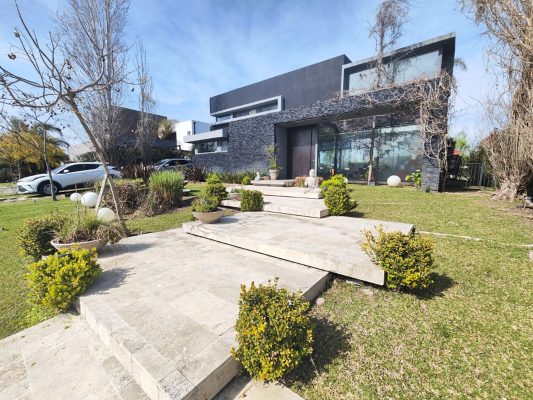 Casa en Venta en Barrio San Benito Lote al RIO