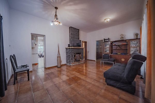 5-Room House for Sale, Carapachay, Pool