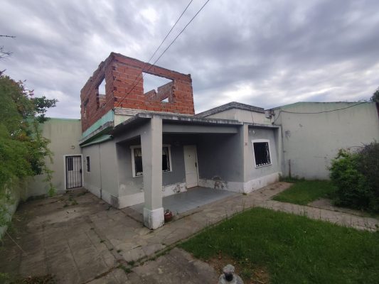 Venta Casa Con Jardin Y Quincho En Ricardo Rojas