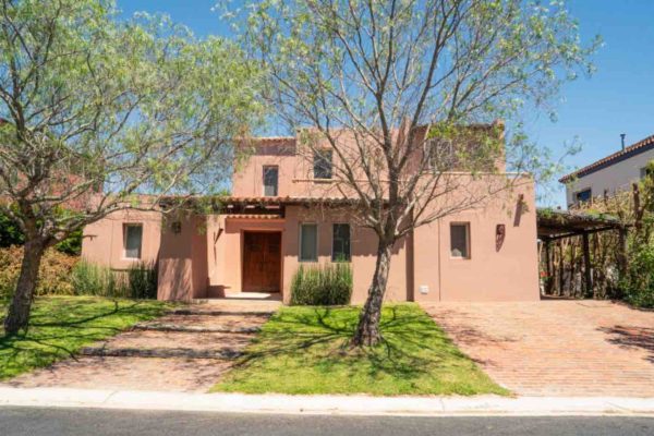 Annual Rental House by the Lagoon, San Isidro Labrador