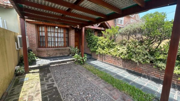 Venta Casa 3 Amb Triplex Jardin Terraza Beccar