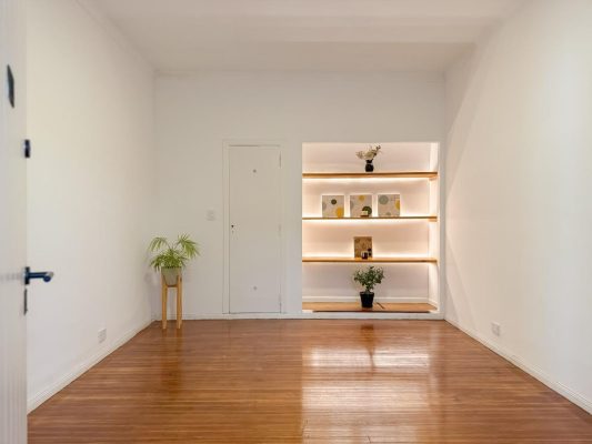 Impeccable Sale – 2?room Apartment in San Isidro
