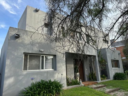 Casa En Venta San Isidro Labrador Al Lago Central