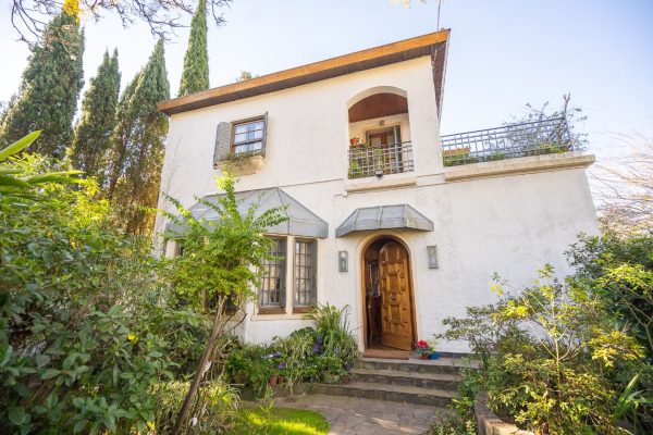 La Lucila House with Garden and Pool • Opportunity