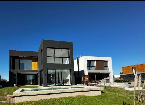 5-Room Rental House with Private Dock, Villanueva