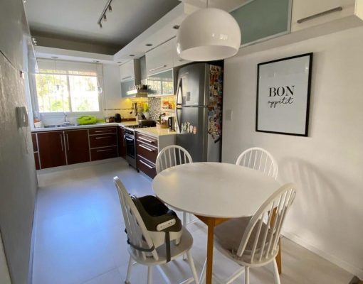 4th floor apartment for sale in Olivos with garage
