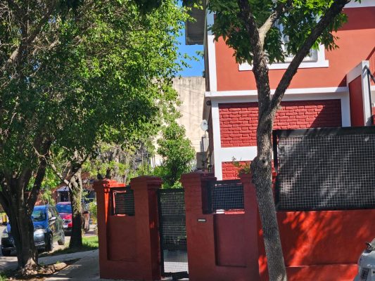 Venta 2 Casas y monoambiente en block. San Isidro